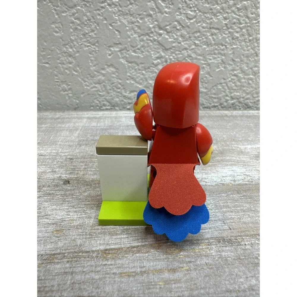 $8 Lego CMF Parrot Costume Fan Series 28 NEW